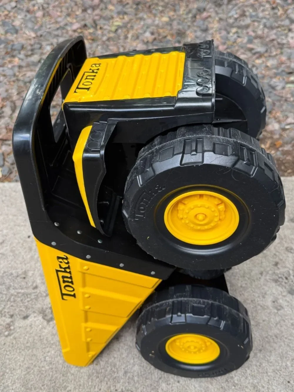TONKA®  |  “TOUGHEST MIGHTY” DUMP TRUCK  |  XLNT  |